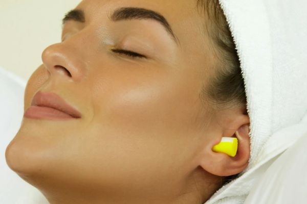 Bouchons d'oreilles : comment choisir pour un sommeil paisible